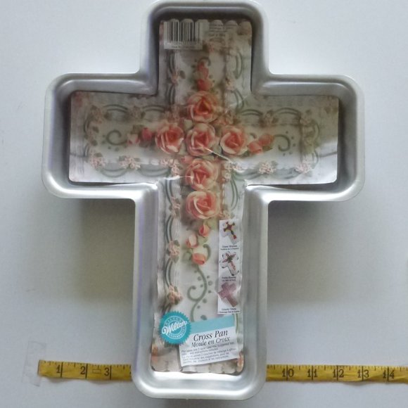 Wilton Kitchen Wilton Cross Aluminum Cake Pan Poshmark